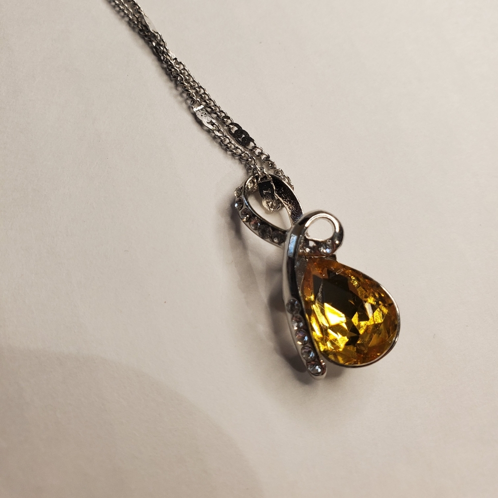 White gold tone yellow crystal necklace Cry5